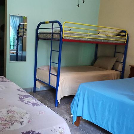 Cabinas Mitchaelle'S Puerto Viejo de Talamanca Bagian luar foto