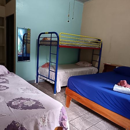 Cabinas Mitchaelle'S Puerto Viejo de Talamanca Bagian luar foto