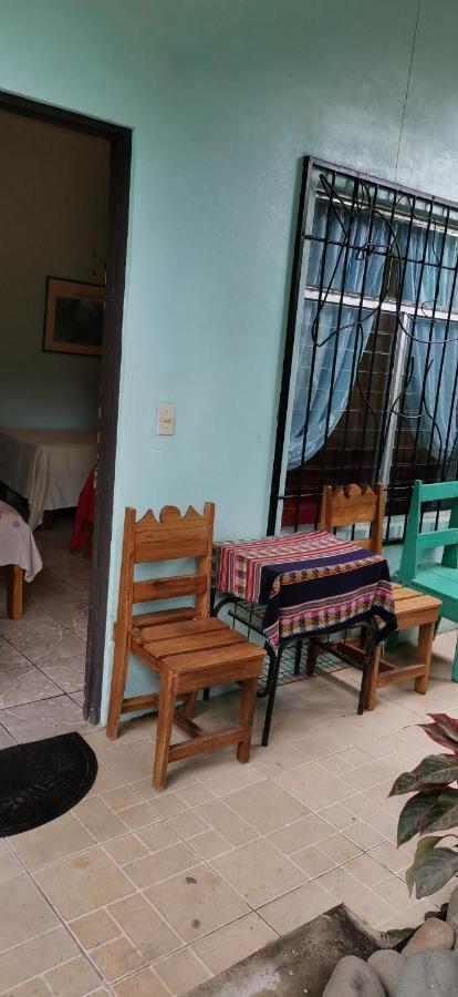 Cabinas Mitchaelle'S Puerto Viejo de Talamanca Bagian luar foto