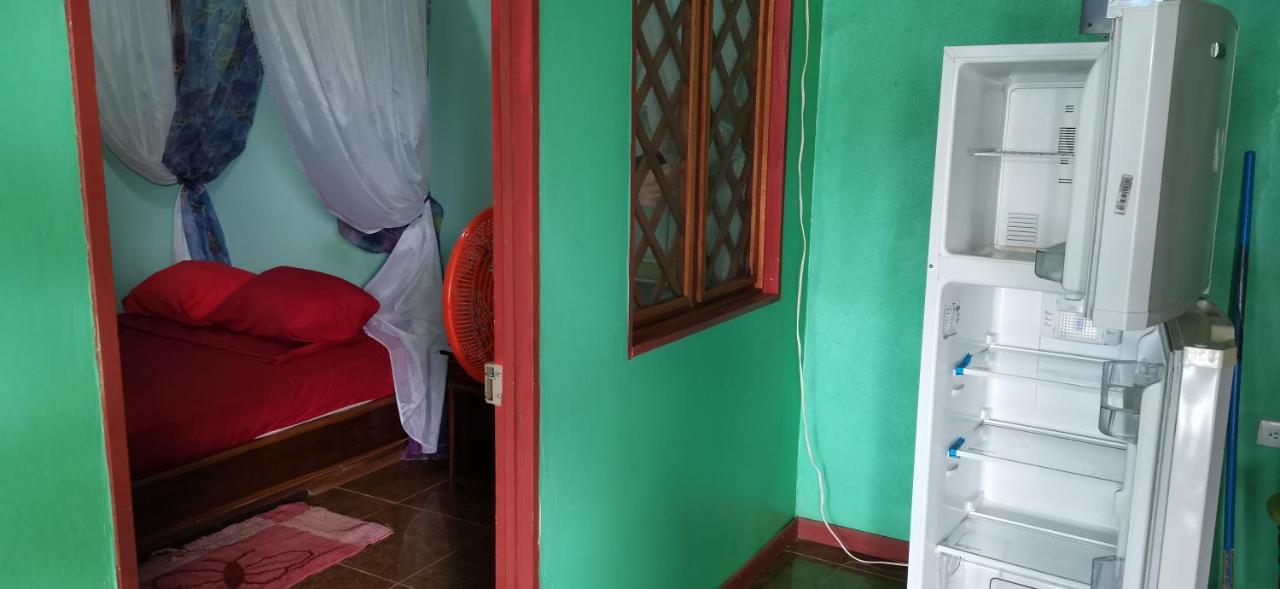 Cabinas Mitchaelle'S Puerto Viejo de Talamanca Bagian luar foto