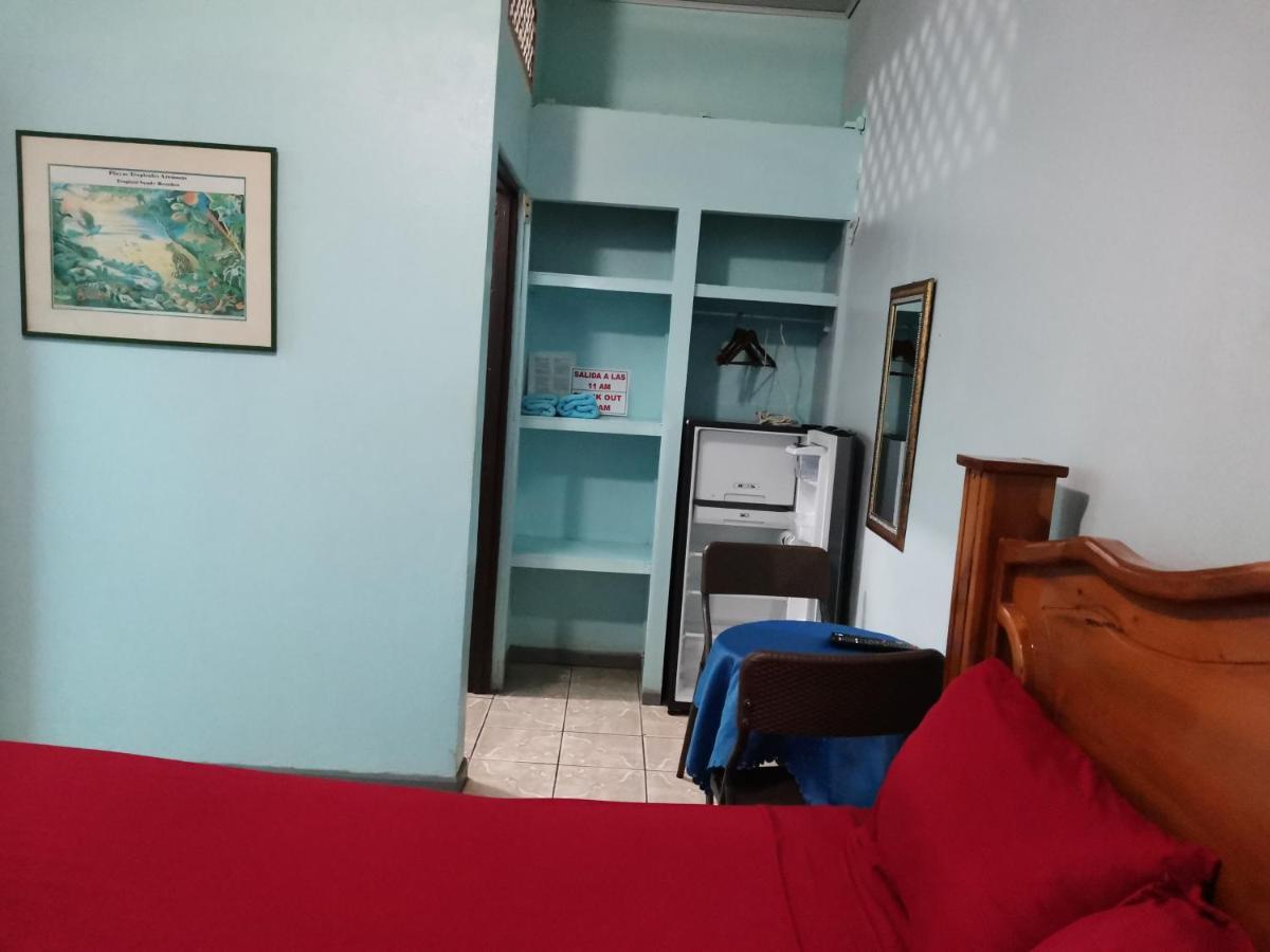 Cabinas Mitchaelle'S Puerto Viejo de Talamanca Bagian luar foto