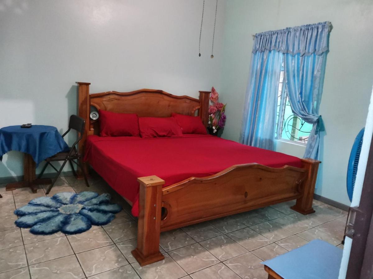 Cabinas Mitchaelle'S Puerto Viejo de Talamanca Bagian luar foto