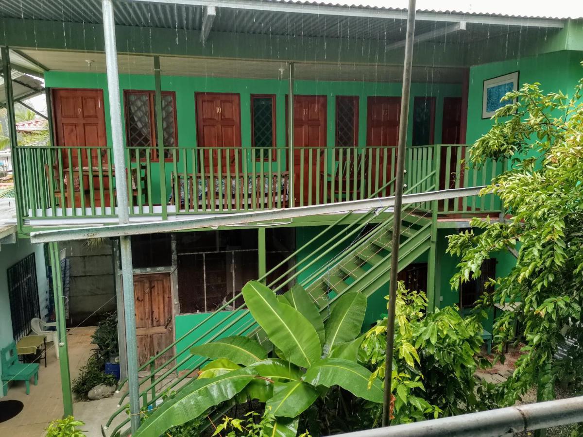 Cabinas Mitchaelle'S Puerto Viejo de Talamanca Bagian luar foto