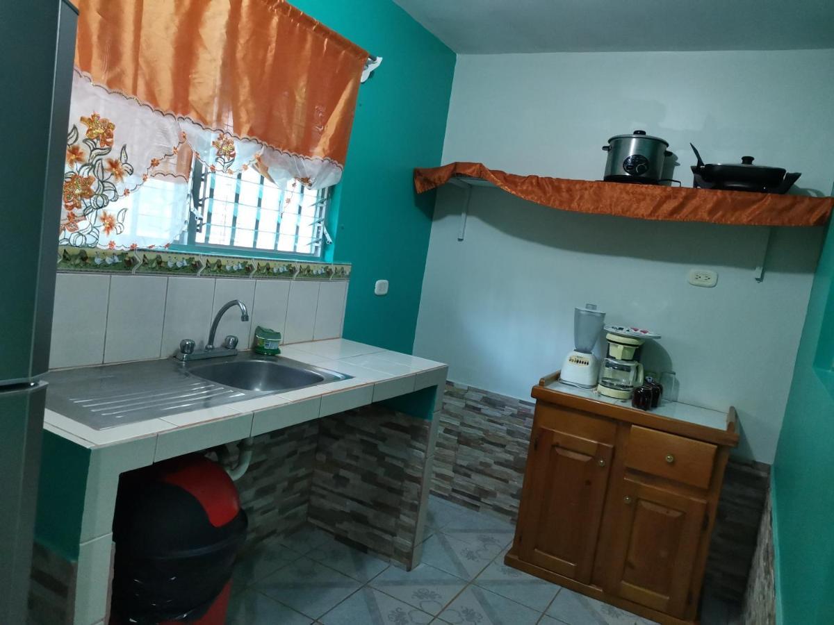 Cabinas Mitchaelle'S Puerto Viejo de Talamanca Bagian luar foto