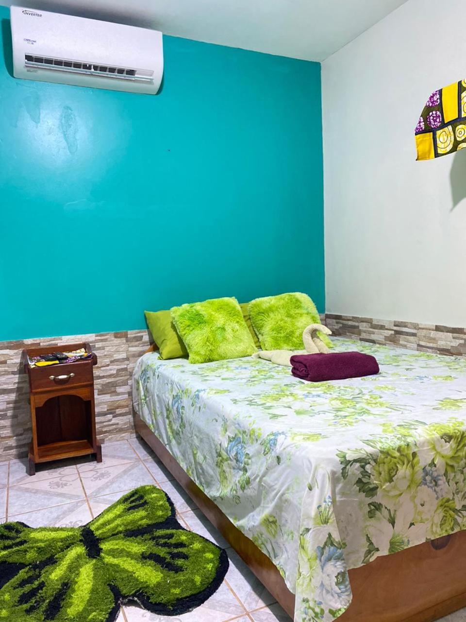Cabinas Mitchaelle'S Puerto Viejo de Talamanca Bagian luar foto