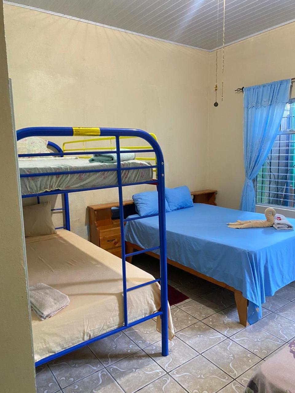 Cabinas Mitchaelle'S Puerto Viejo de Talamanca Bagian luar foto