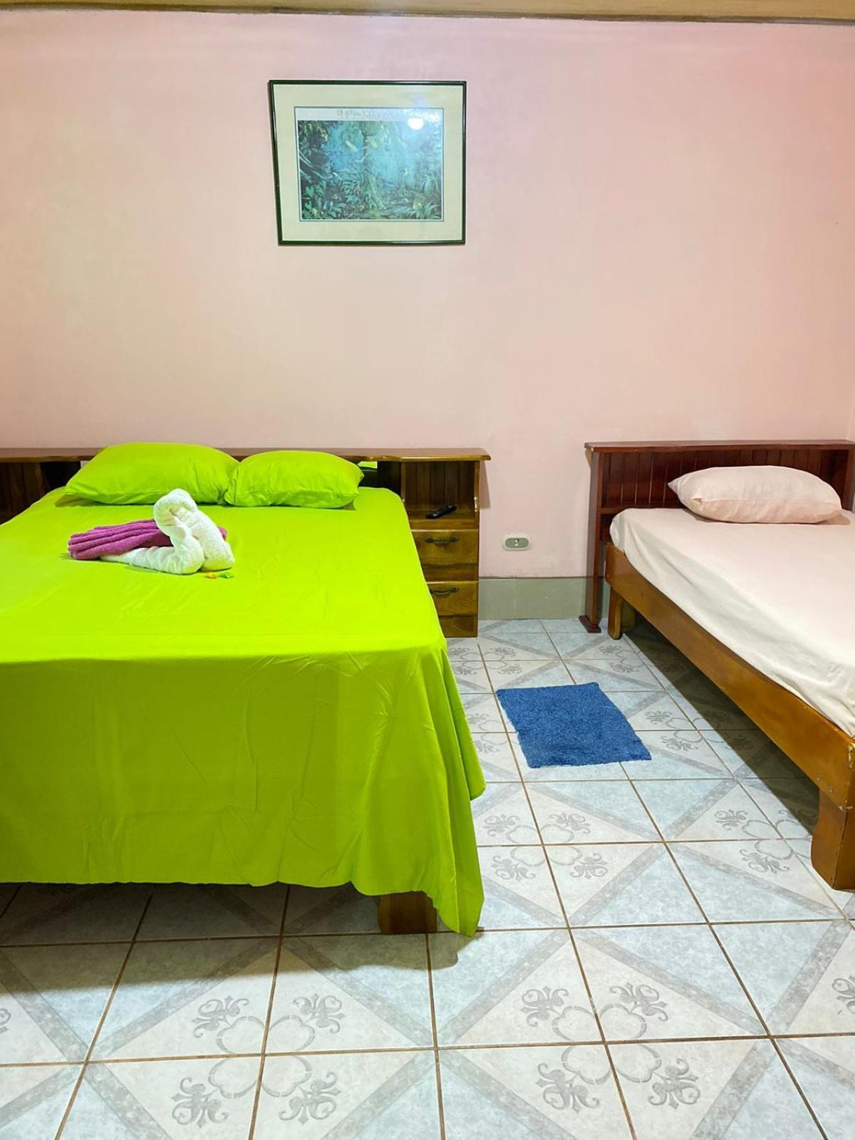 Cabinas Mitchaelle'S Puerto Viejo de Talamanca Bagian luar foto